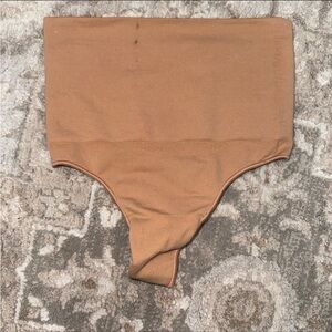 SKIMS sculpting thing size S/M‎ NWOT